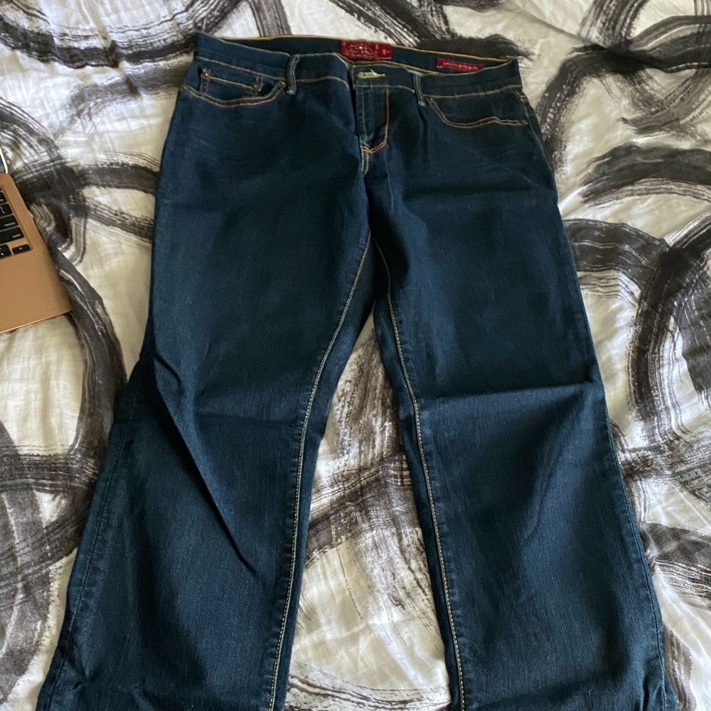 Lucky Brand Sweet 'n Straight size 6/28 in dark wash